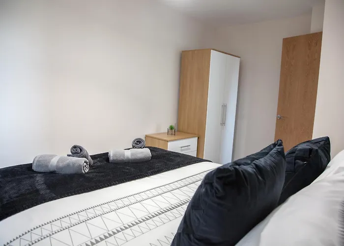 Modern 2Bd In City