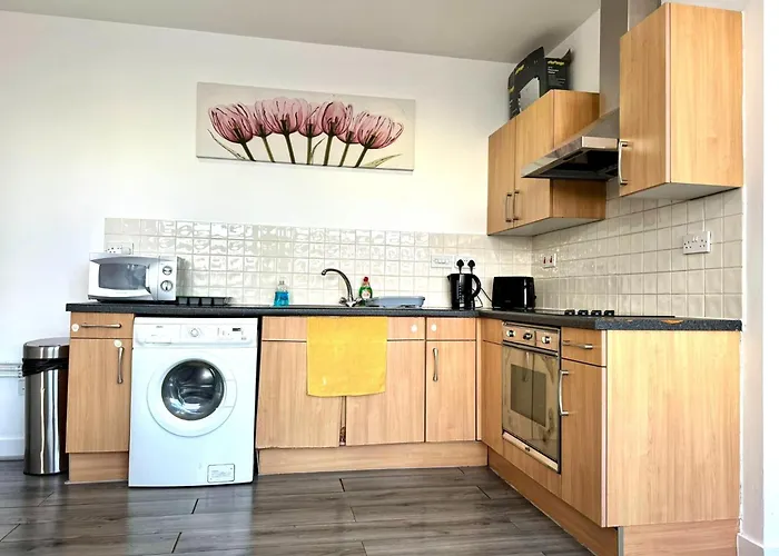 2 Bedroom, 2 Bath, Very Popular City Centre Apartment